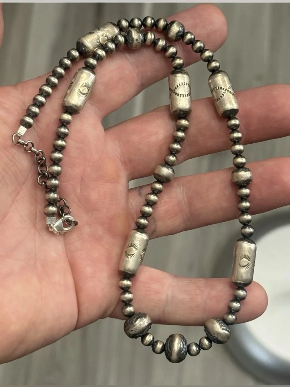 STERLING SILVER NAVJO PEARL HAND STAMPED BARREL GRADUATED BEADED NECKLACE .925